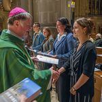 „Losgelöst und fest verankert“: 29 Religionslehrer:innen von Bischof Manfred Scheuer in ihren Dienst gesendet