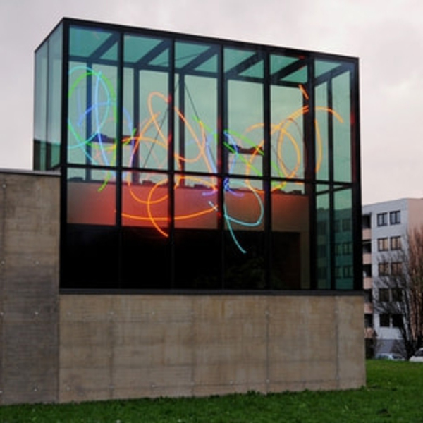 Keith Sonnier - Kirchliche Kunst / © Pfarrgemeinde Steyr - Resthof Keith Sonnier - Kirchliche Kunst