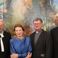 V. l.: Kurator Dr. Ferdinand Reisinger, Bischof Dr. Manfred Scheuer, Künstlerin Ernestine Tahedl und Leihgeber Mag. Dr. Alfred Brogyányi. / © Diözese Linz / Appenzeller V. l.: Kurator Dr. Ferdinand Reisinger, Bischof Dr. Manfred Scheuer, Künstlerin Ernestine Tahedl und Leihgeber Mag. Dr. Alfred Brogyányi.