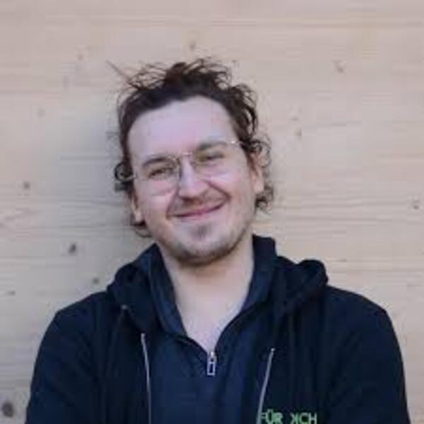 Julian Kapeller / Julian Kapeller Julian Kapeller