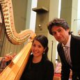 Solo-Harfenistin Anneleen Lenaerts und Dirigent Eduard Matscheko. © Thomas Ziegler.