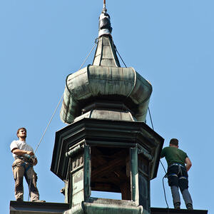 Turmhelm: Abnahme und Wieder-Aufsetzen