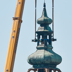 Turmhelm: Abnahme und Wieder-Aufsetzen